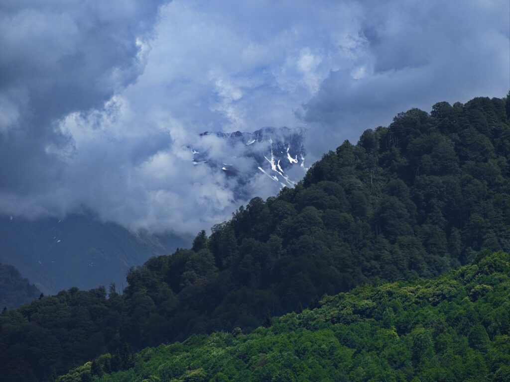 Вид на Понтийские горы в Турции от аджарского села Зеда Чхутунети