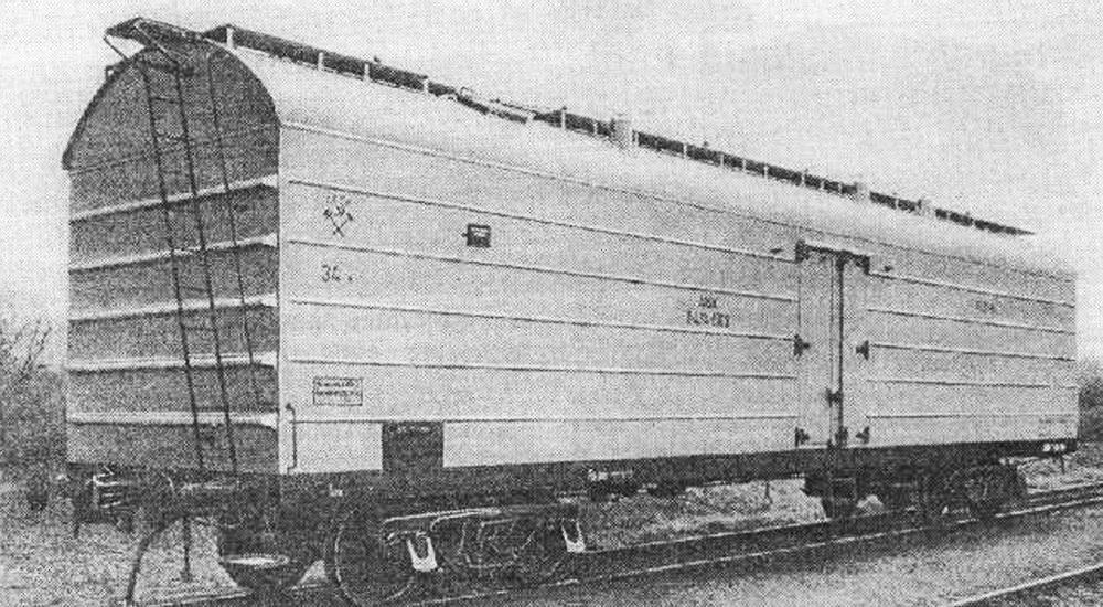 Вагон-ледник 34 т. с потолочными баками для льда. Источник: http://trainingone.ru/articles/car-aschabad-kuhlwagen.html