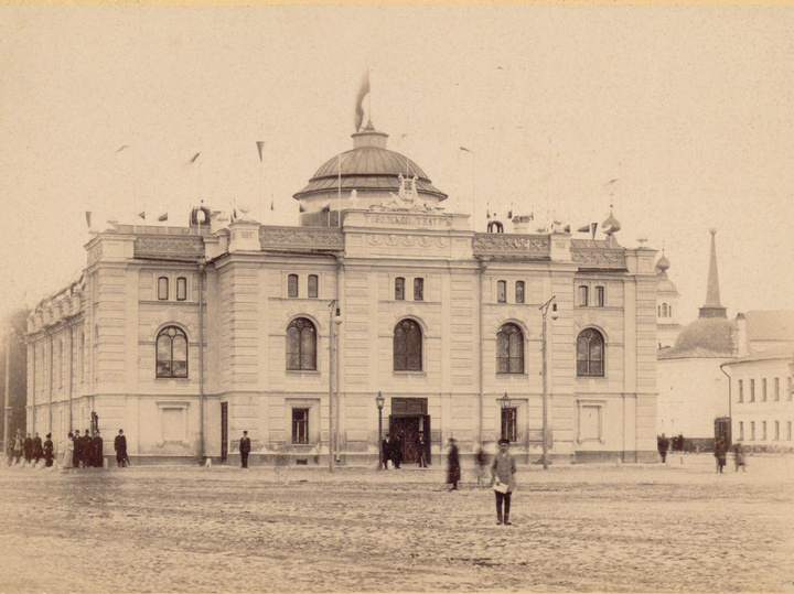     Здание театра в 19 веке. Фото: Архив театра