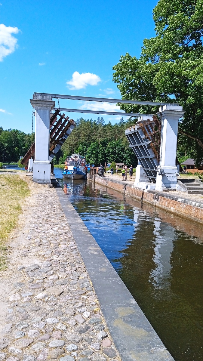 Шлюз Домбровка, начало шлюзования