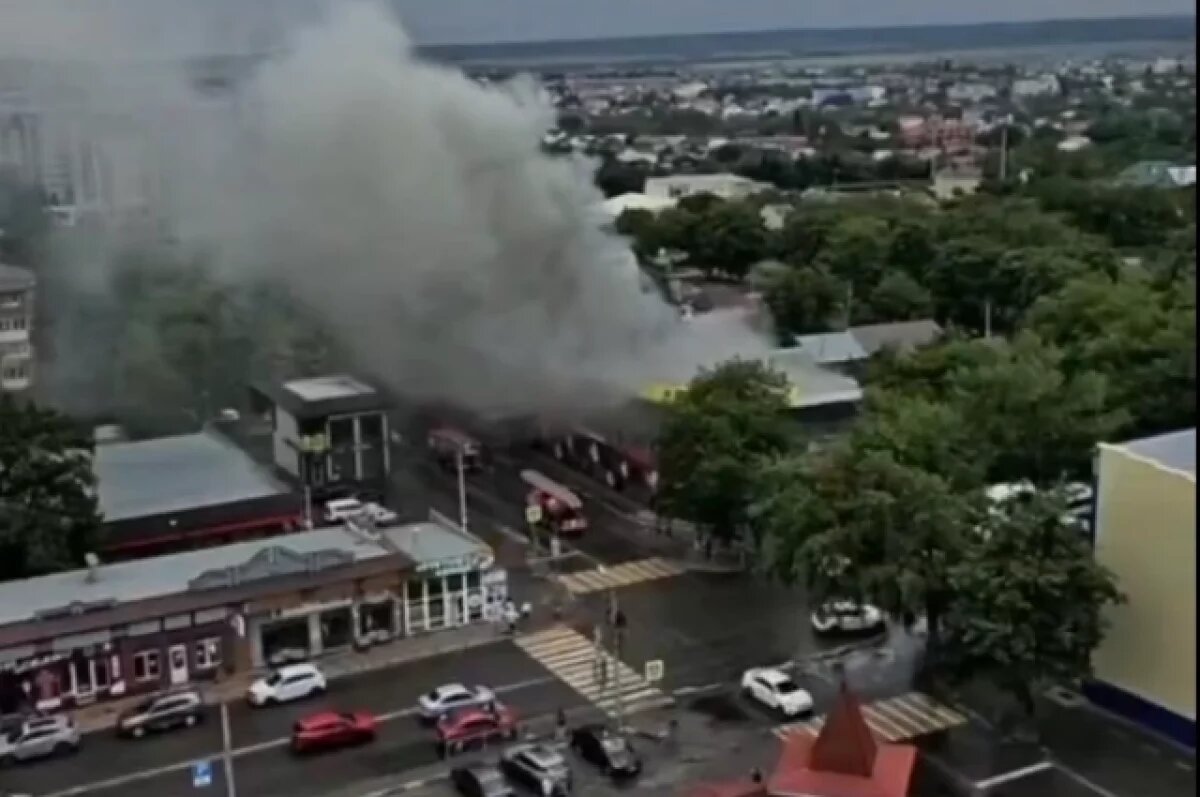    В Ессентуках из-за пожара в магазине 20 человек сами покинули здание