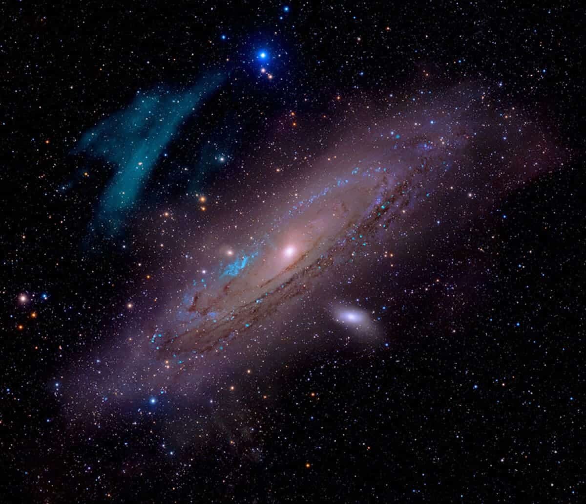    Галактика Андромеды в видимом свете / © NASA