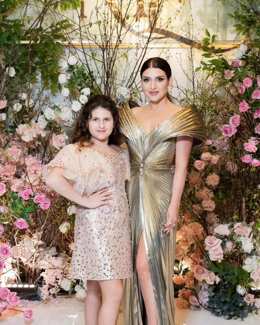    Жасмин с дочерью