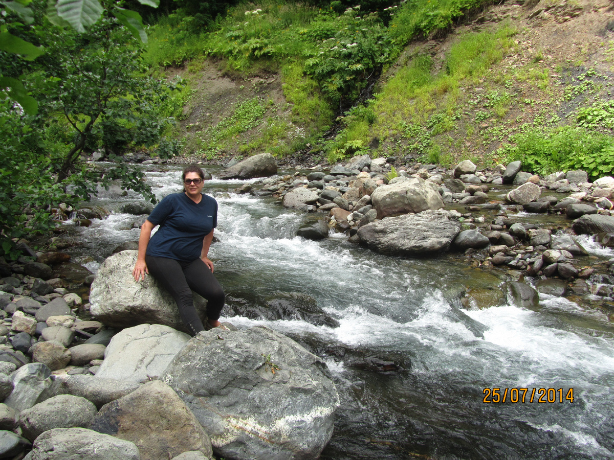 на реке у минеральных источнтков