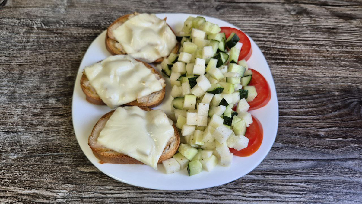 Горячие бутерброды с индейкой и сыром + овощи