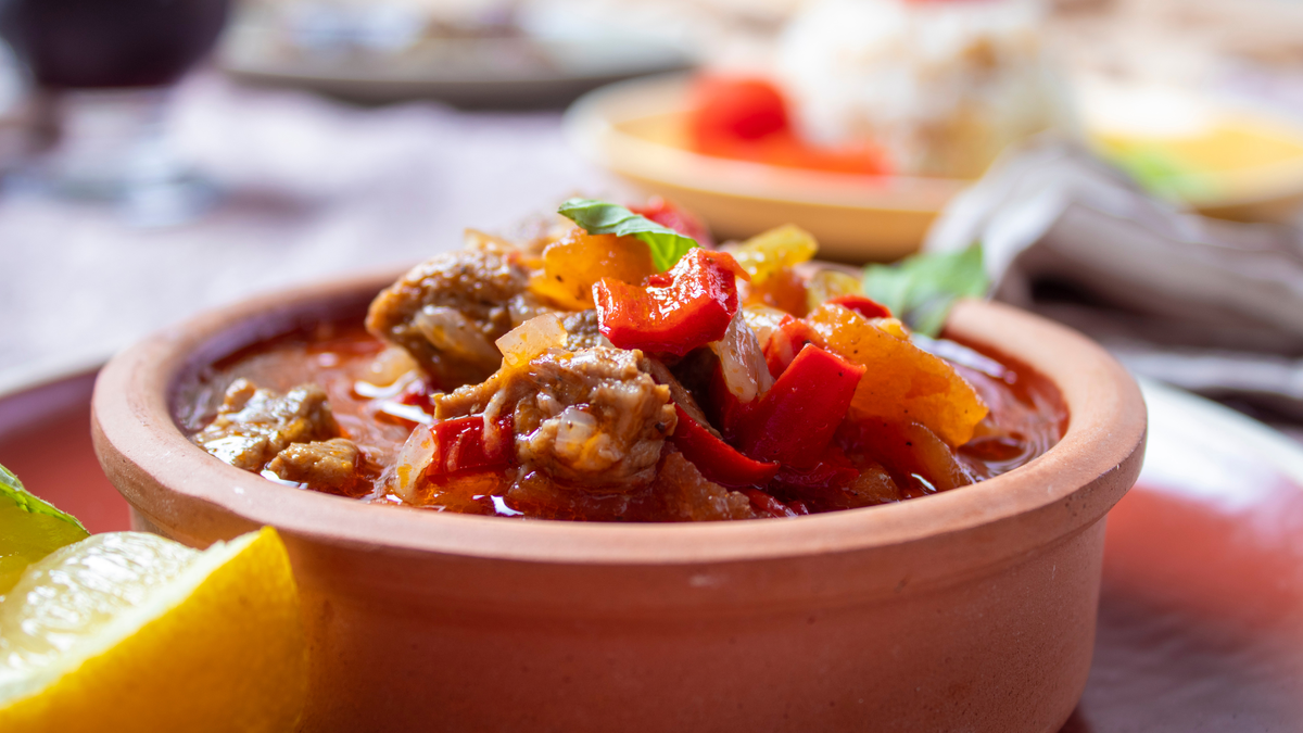Жаркое с мясом. Мясо с овощами. Вкусные рецепты. Рецепты Кубани. Кубань. Еда. Фото 
Servet photograph от Pexels/Canva PRO