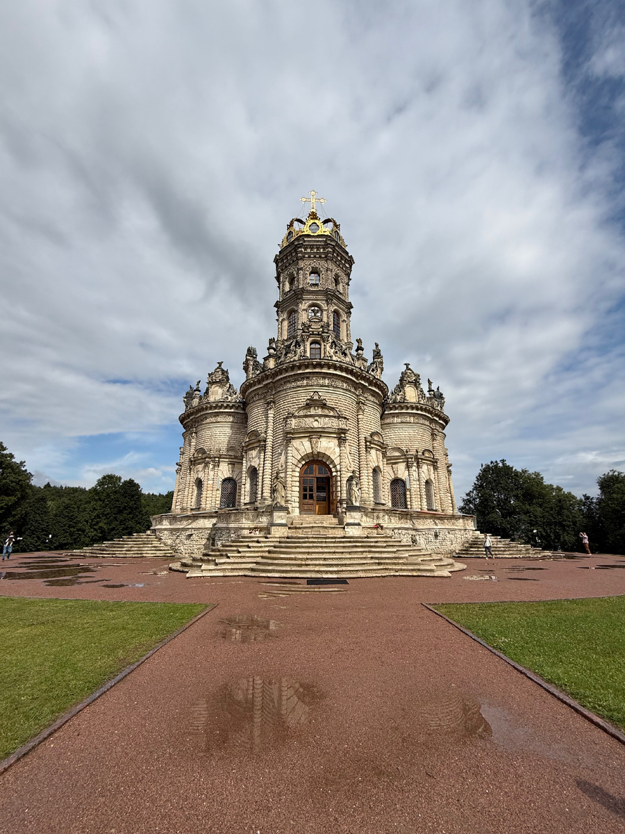 Усадьба Дубровицы, Церковь Знамения Пресвятой Богородицы