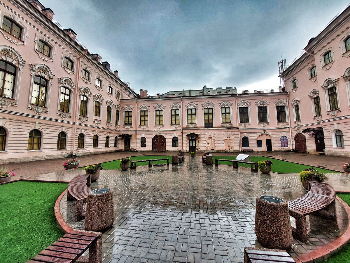 Погода в июне в Петербурге капризная как всегда... Вот такой ливень был!