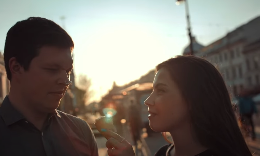 Признаки того, что ваш бывший партнер окончательно двинулся дальше: