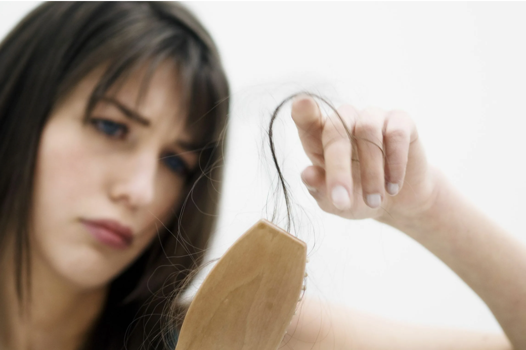 Выпадение волос после антибиотиков: как восстановить былую густоту волос
