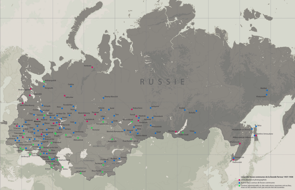 Рисунок 7.2. Места массовых захоронений БТ. Красным отмечены изученные и сфотографированные места; зеленым — административные центры, где проводились массовые расстрелы, но захоронения еще не были обнаружены; синим — прочие известные места массовых захоронений[6].