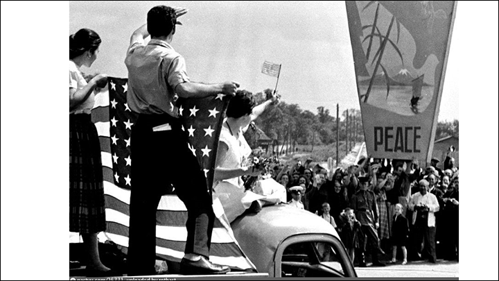    Москва, 1957 год. VI Всемирный фестиваль молодёжи и студентов. The New Yorker утверждает, что ЦРУ "проникло на фестиваль". ФОТО: pastvu.com