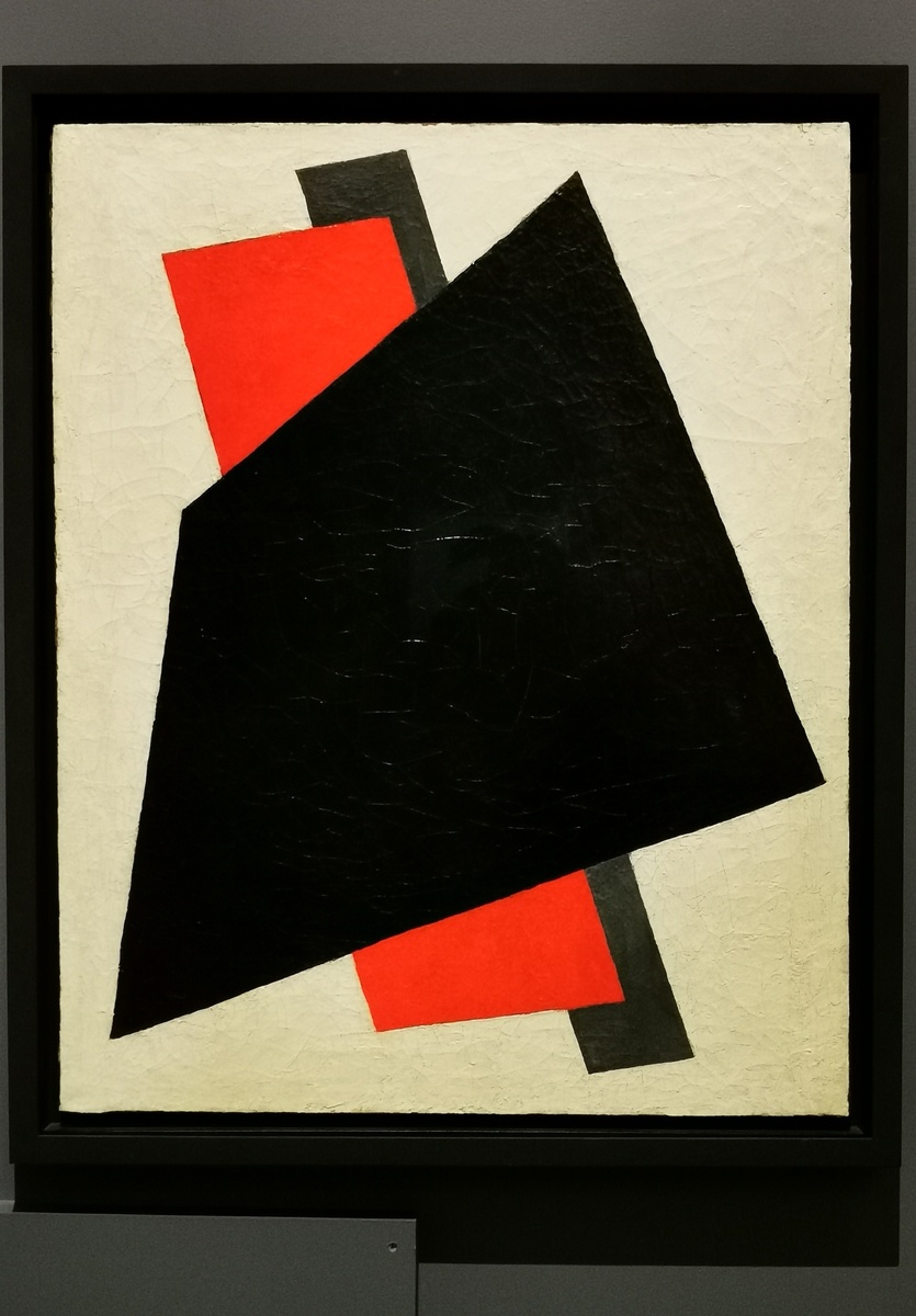 Любовь Попова "Живописная архитектоника: чёрное, красное, серое".