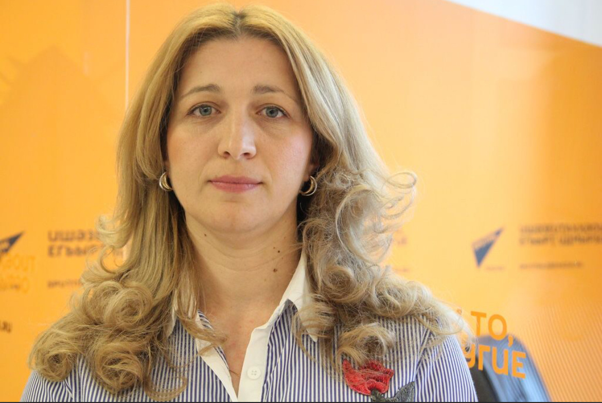 Кристина Лакербая, экс чиновница постоянно жалующаяся на русских. В этом году ей не угодили бедные туристы, 5 лет назад она наезжала на нелегальных гидов из России, наводнивших Абхазию. Фото из сети