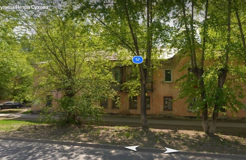    Аварийный дом на улице Петра Сухова. Источник: "Яндекс Карты"