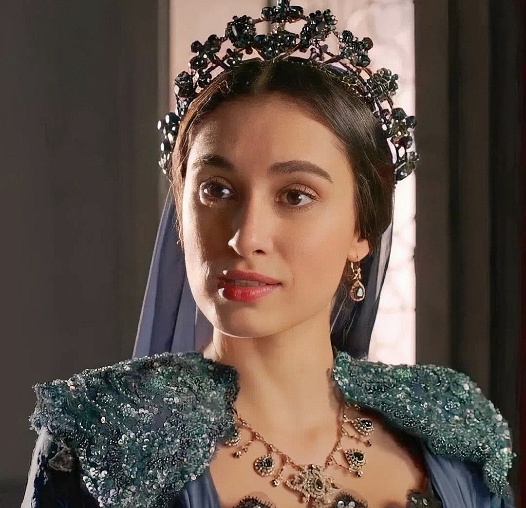 Валиде Турхан.