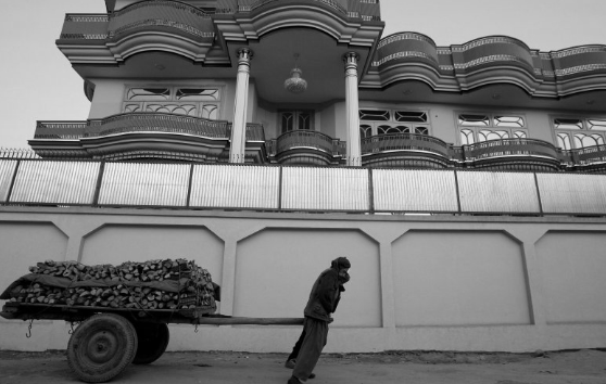 Афганская вилла. В таких роскошных строениях, в центрах афганских провинций находились представительства КГБ СССР под легендой "специалистов"  