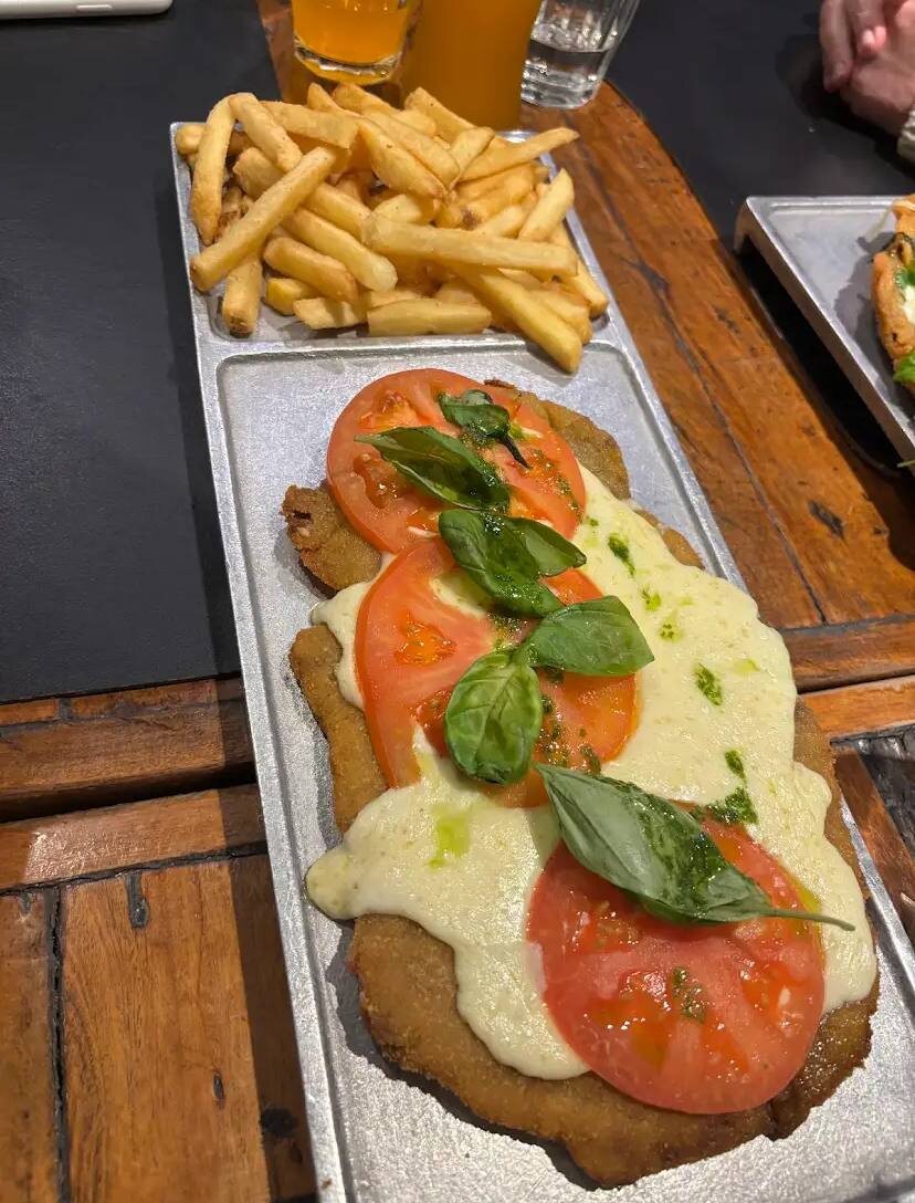 Вот так подают эту котлету в Аргентине