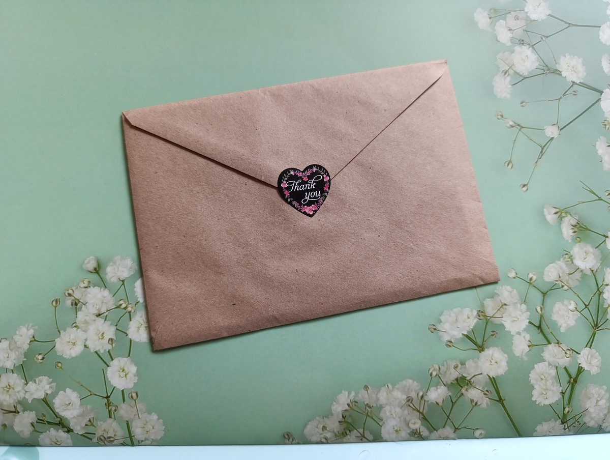 Обожаю, когда конверт закрывают наклейкой