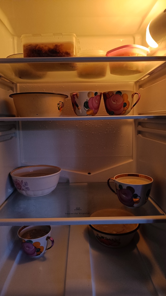 Уже подъели чашки четыре 