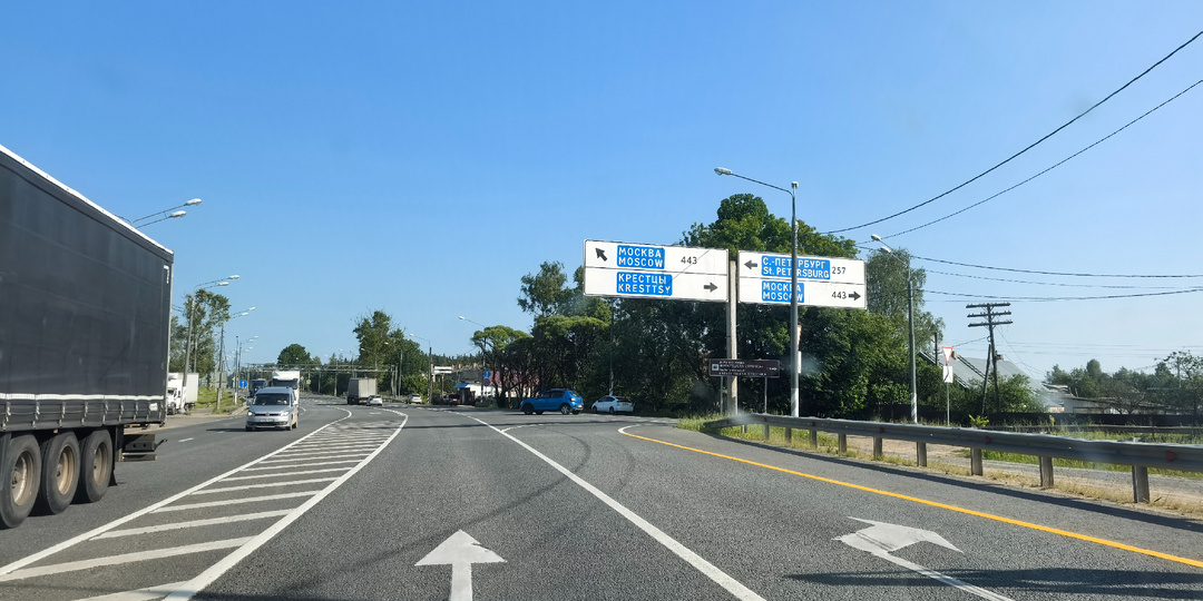 Посёлок Крестцы Ямская слобода. собор Святой Троицы.Фабрика "Крестецкая строчка"