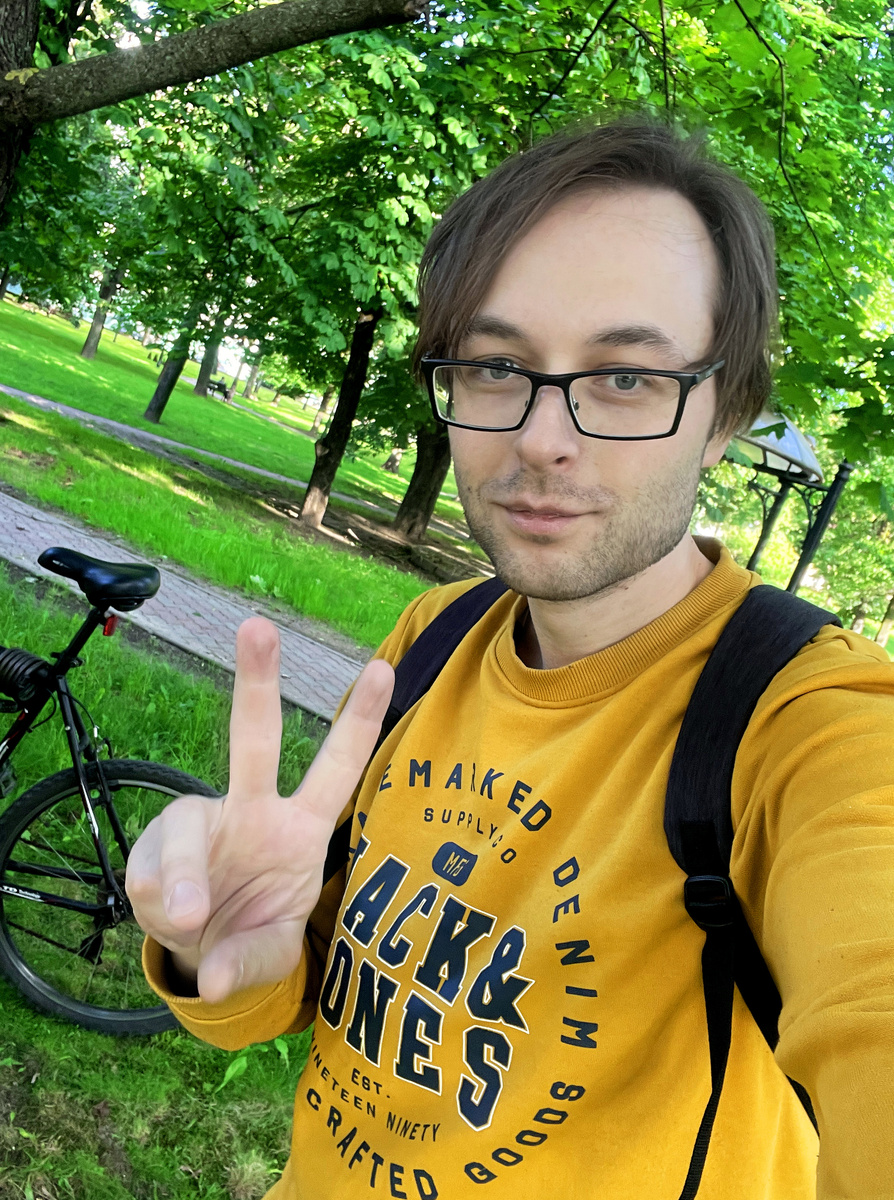 Я, Жан Содель, в минском парке на улице Кропоткина возле "Хлебозавода №2". Там пекут самый вкусный белорусский хлеб