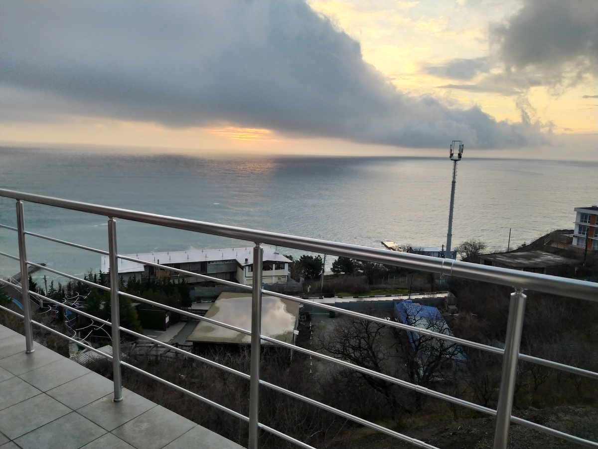 Пасмурное утро в Алуште