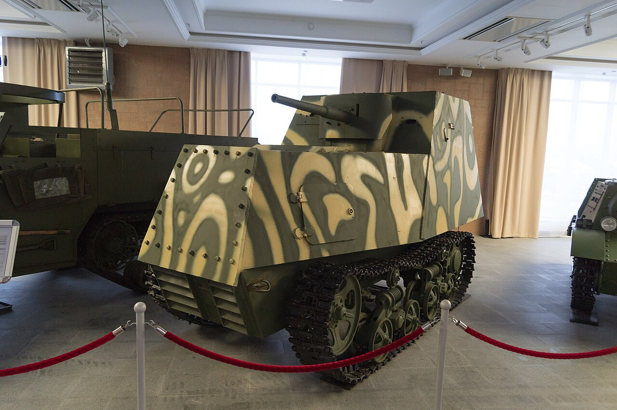 ХТЗ-16 собственной персоной. Фотография в свободном доступе.