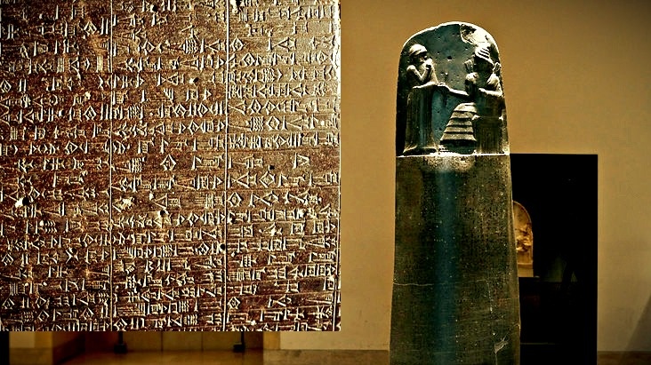 Стела Хаммурапи с законами (хранится в Лувре)