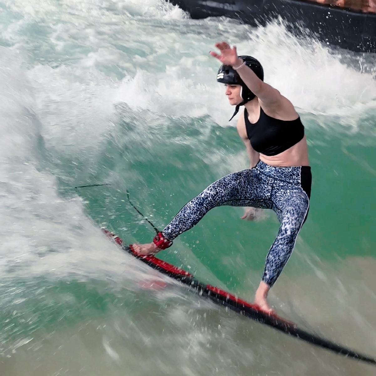 Серфинг на искусственной волне