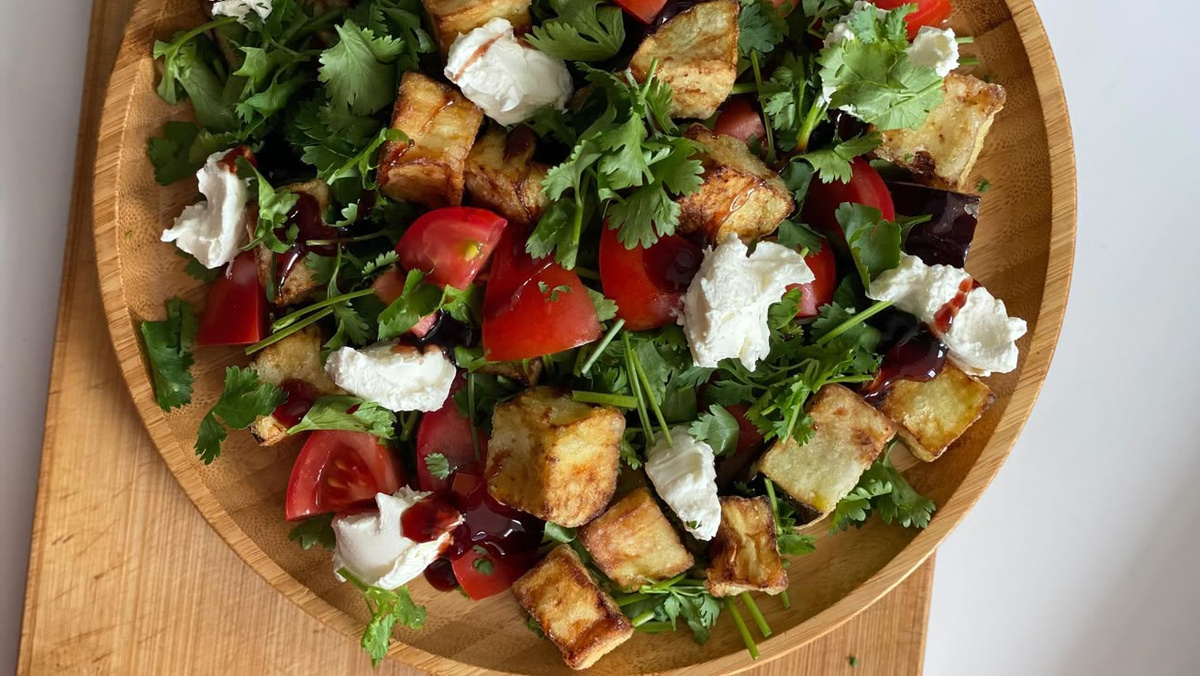 Салат с баклажанами и сыром 