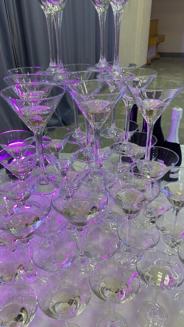 Пирамида бокалов в Перми