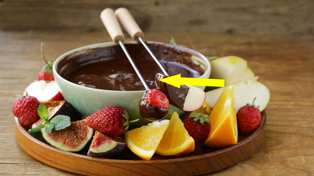    Шоколадное фондю с мандаринами и безе — секрет идеального десерта