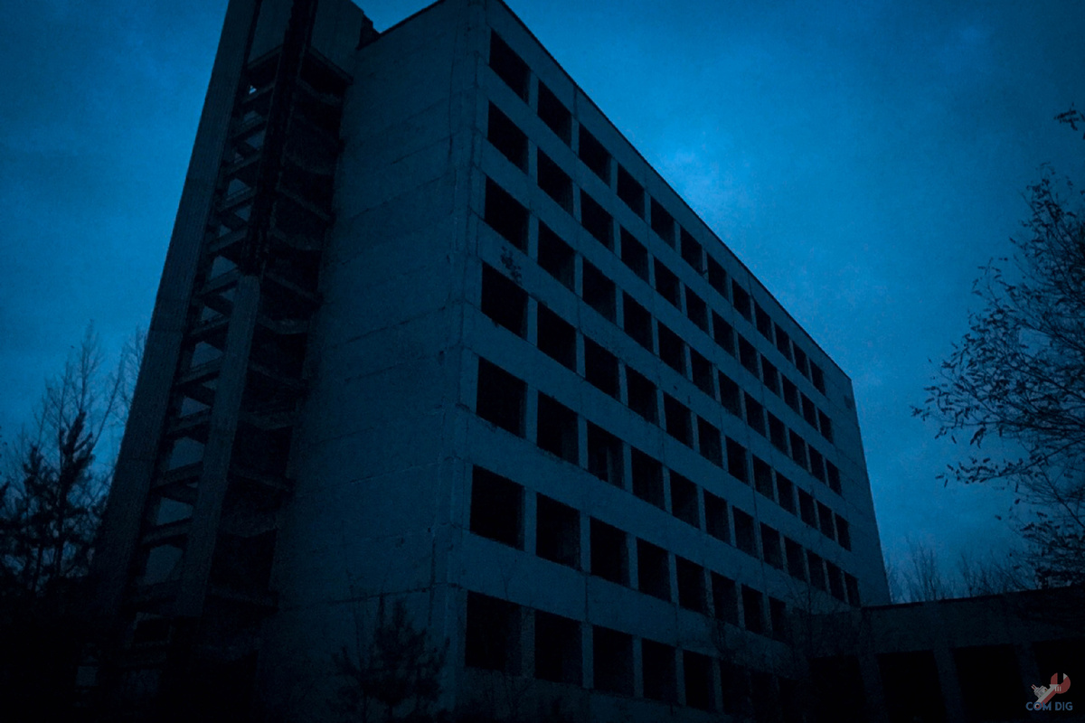 Заброшенное заводоуправление завода Юпитер. Фото автора. 