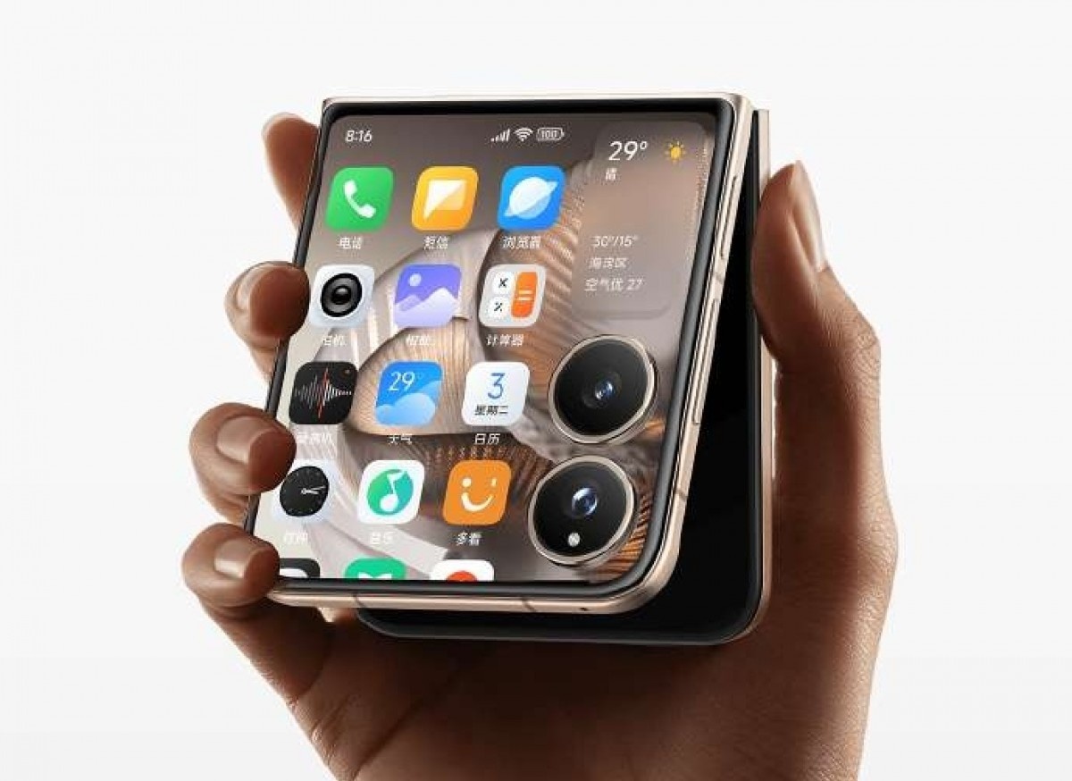 Спереди экран 4 дюйма