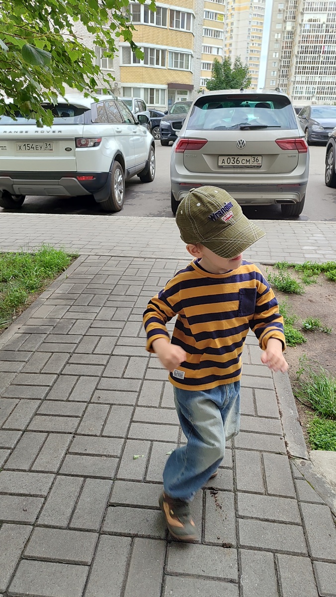 Убегающий из кадра главный герой