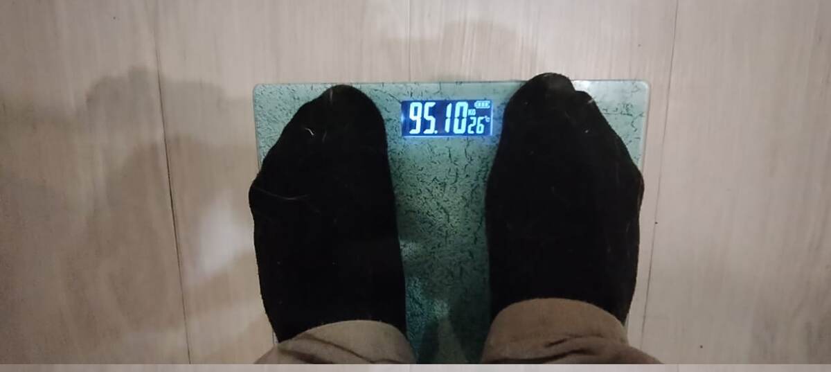 Нужно отнять легкие летние штаны и пару носков. Суммарно, грамм 500 это одежда. 