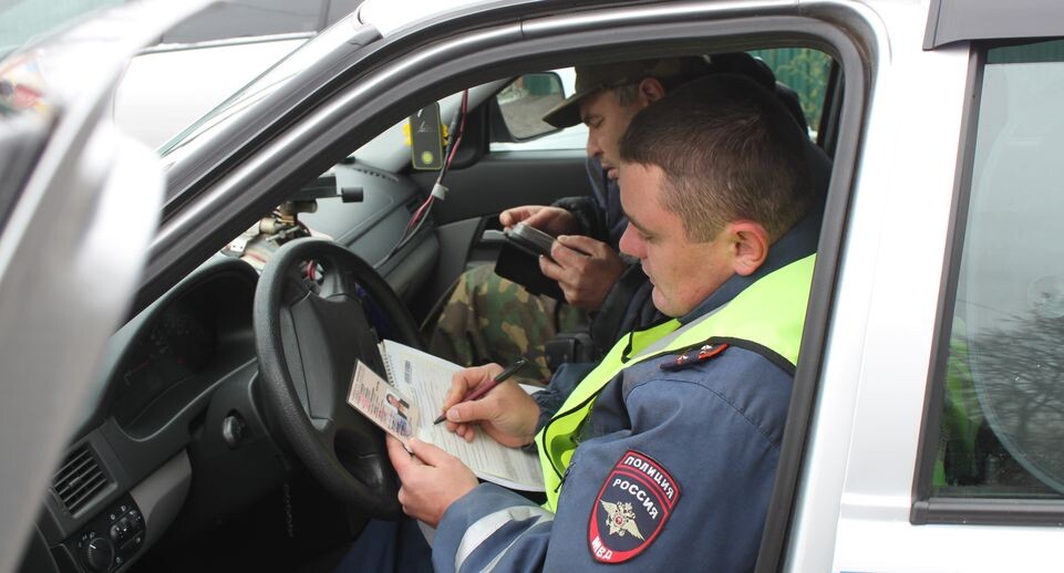    Инспектор ГИБДД в поселке Серебряные Пруды / Медиасток.рф