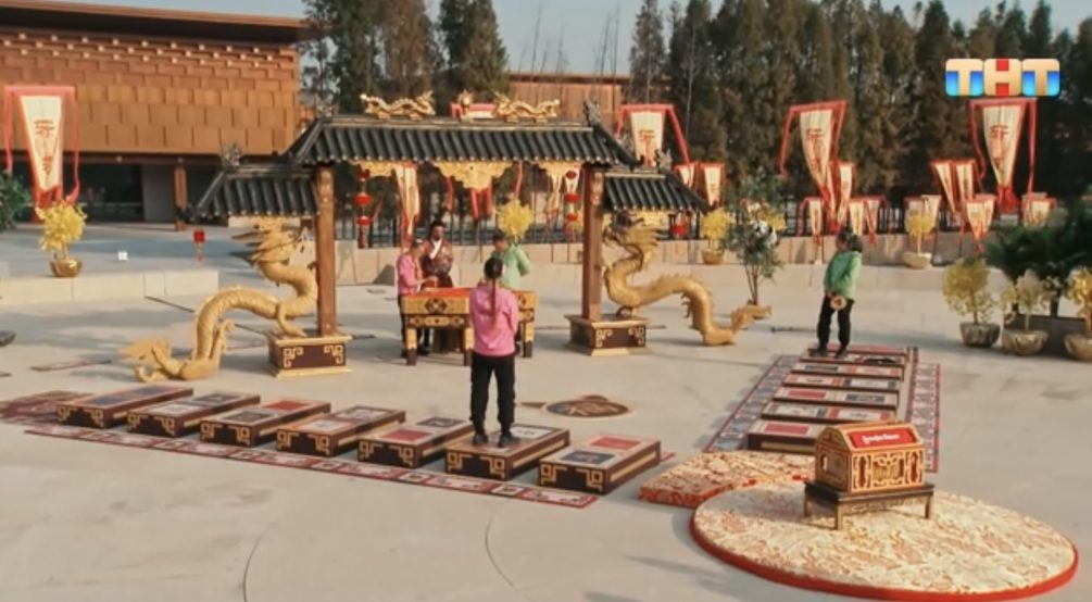    Кадр из шоу «Сокровища императора», ТНТ