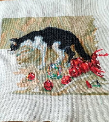 Наталья вышивает работу "Воришка" РТО