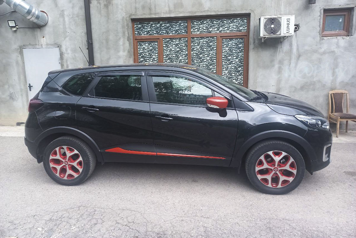 Рис. 1. Фото реального автомобиля Renault Capture, образ которого необходимо воссоздать