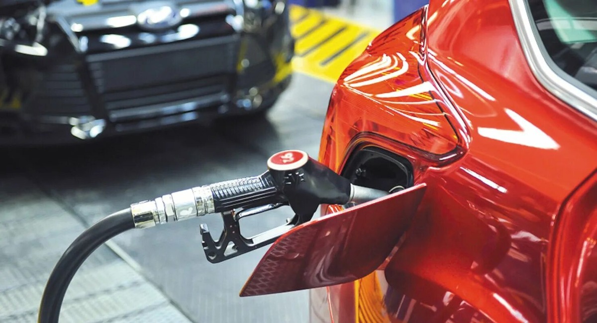 Фото заимствовано - https://imerica.ru/mashina-zapravlyaetsya-na-zapravke