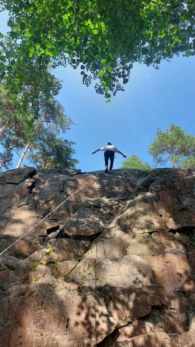 Спуск бывает труднее подъёма. Правда, скорее психологически.