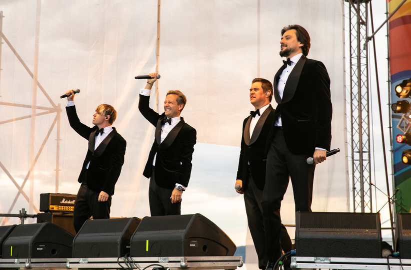     Виталий Чирва - крайний справа / Людмила Корвякова