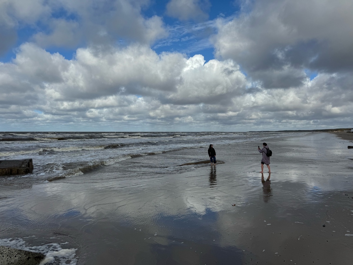    Заоблачные цены, пустые пляжи - отдыхающие оставляют отзывы об отдыхе на Черном море: цены в 4 раза выше, чем в прошлом году