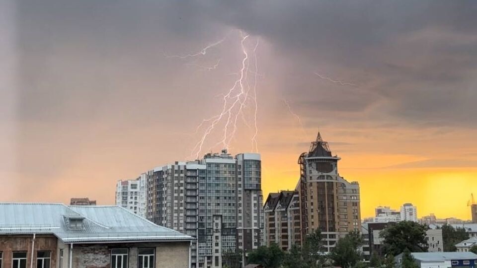    Гроза в Барнауле. Источник: "Толк"