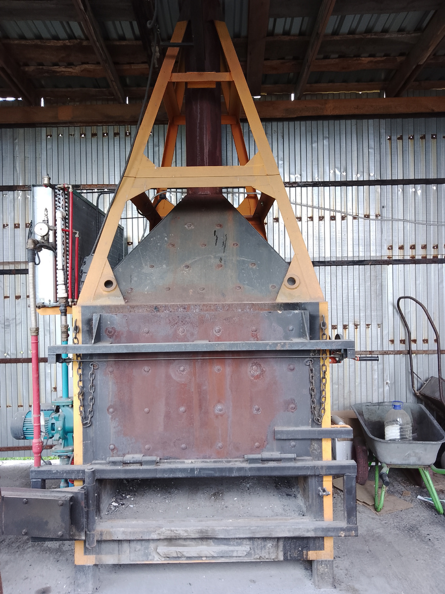 Крематор на территории Управления ветеринарии по Мамонтовскому району.