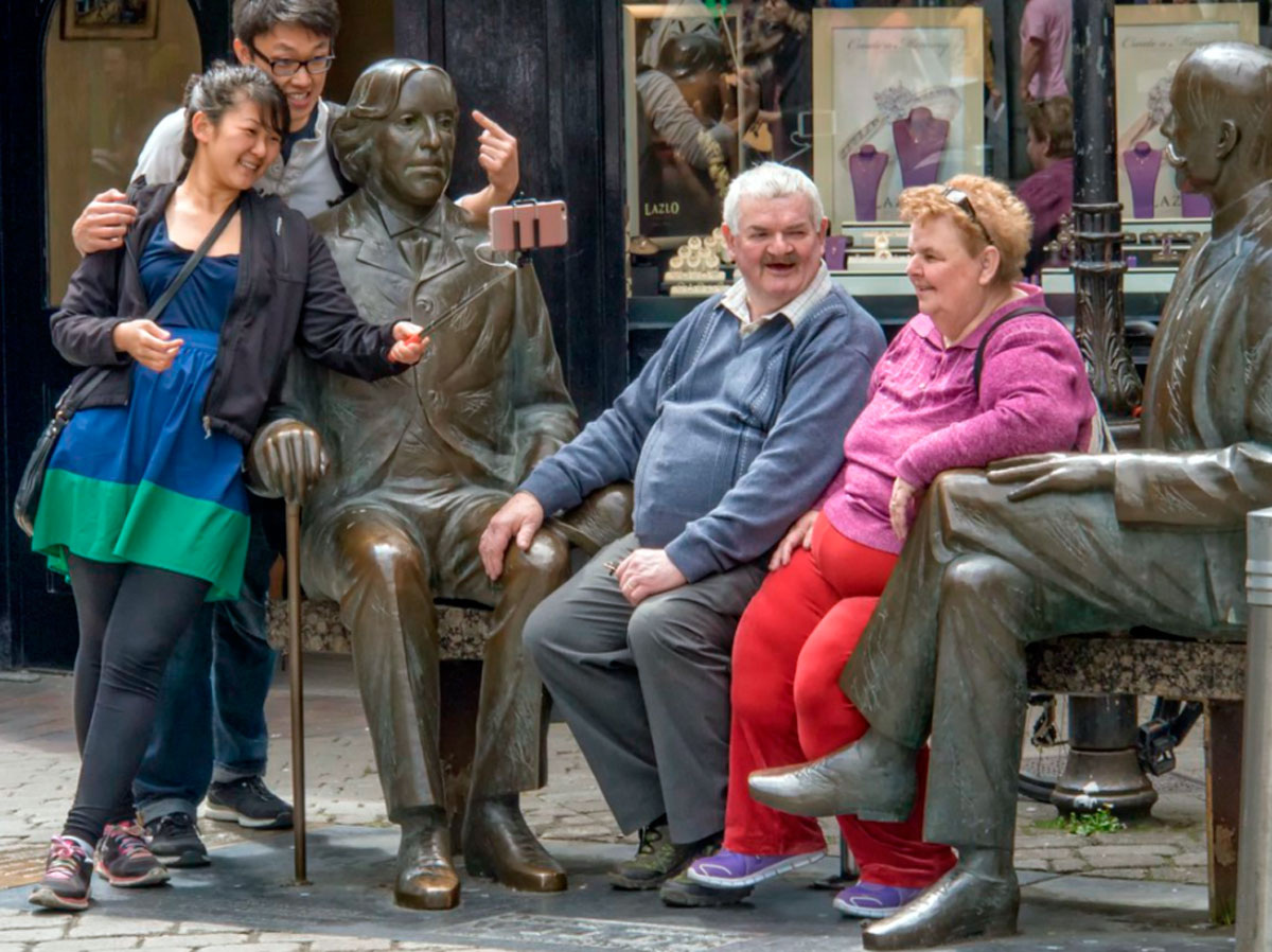 «Жить — самая редкая вещь на свете», потому что многие лишь существуют, плывя по течению