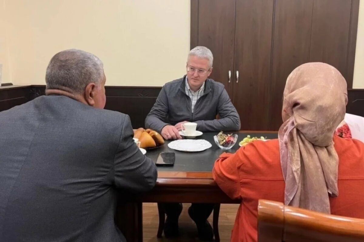    Губернатор Камчатки встретился с родителями Героя РФ Хантемира Султанова