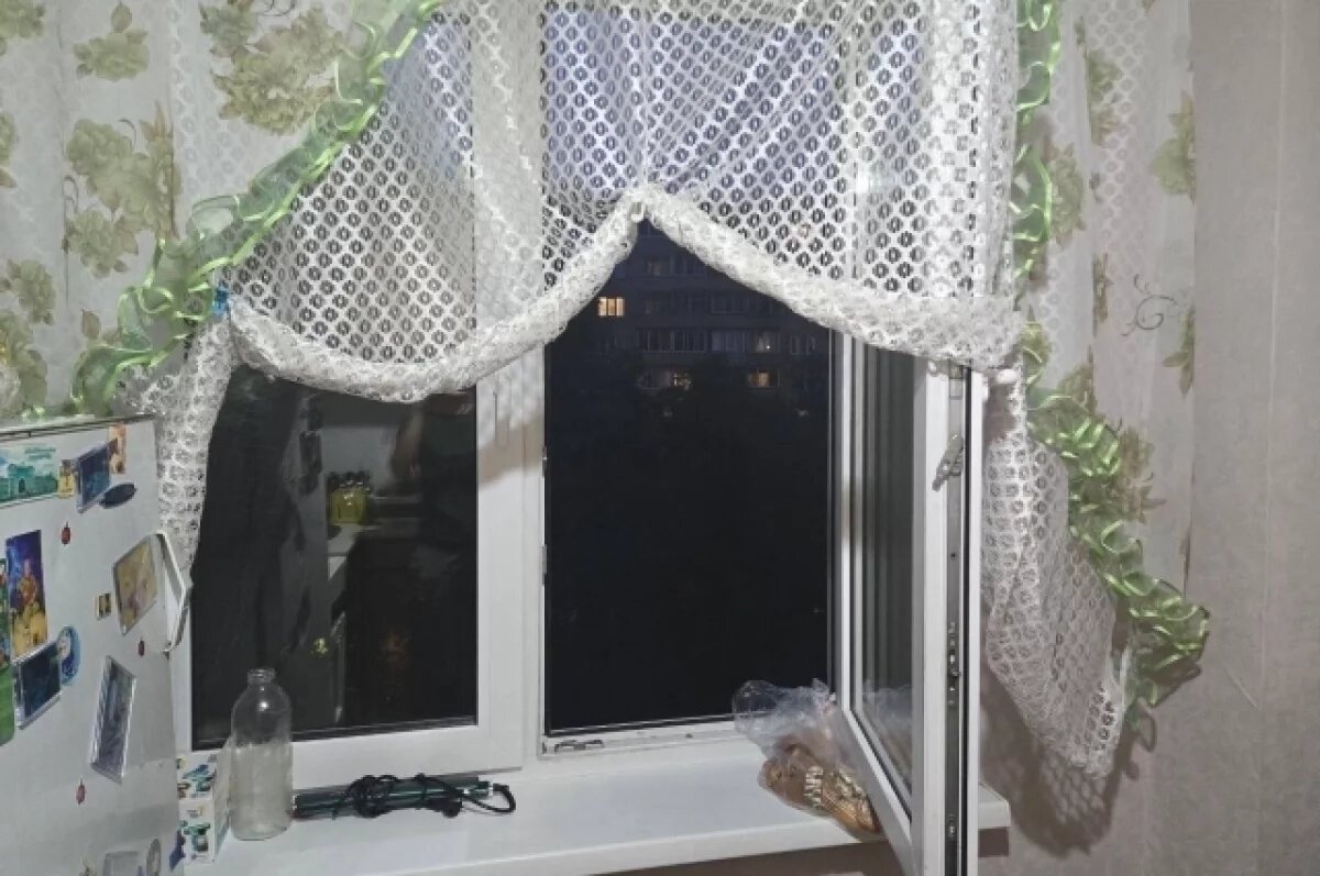    В Красноярске из окна 5 этажа выпал 7-летний мальчик и разбился насмерть